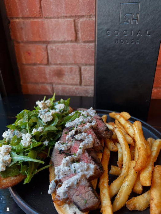 Grilled steak baguette